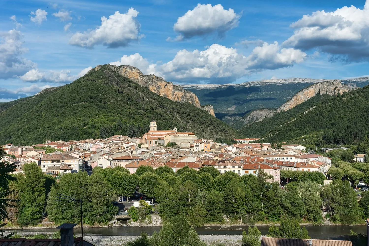 Vue de Digne-les-Bains (Alpes-de-Haute-Provence) — état des risques et pollutions (ERP)