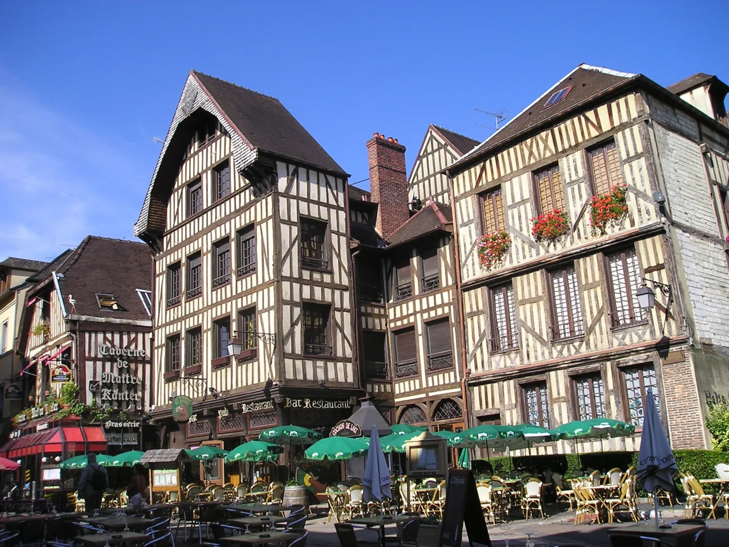 Vue de Troyes (Aube) — état des risques et pollutions (ERP)