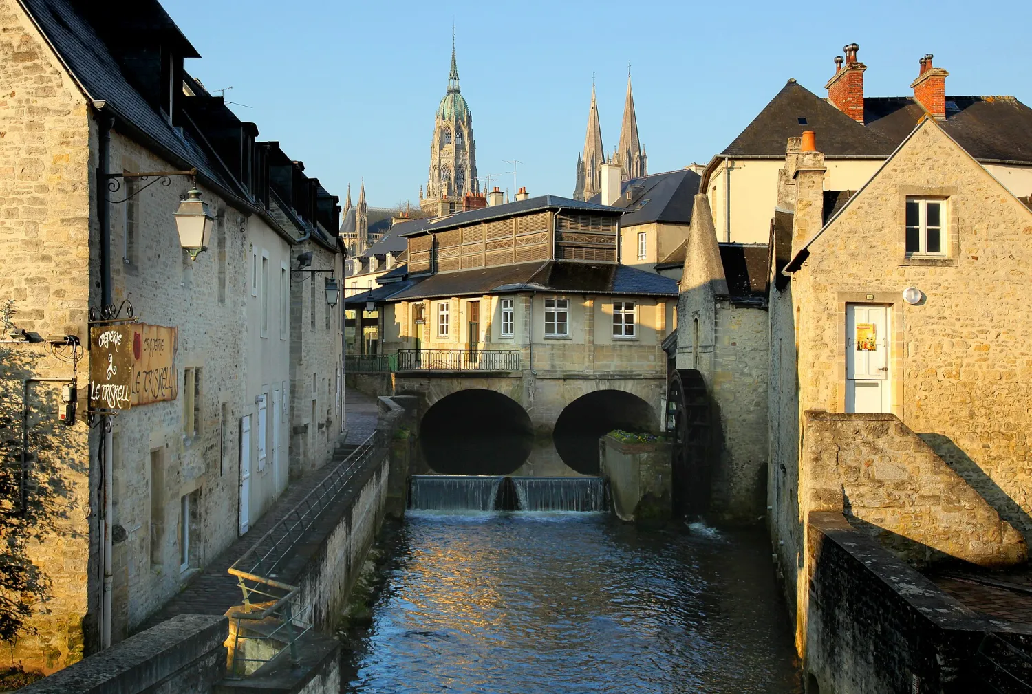 Vue de Bayeux (Calvados) — état des risques et pollutions (ERP)