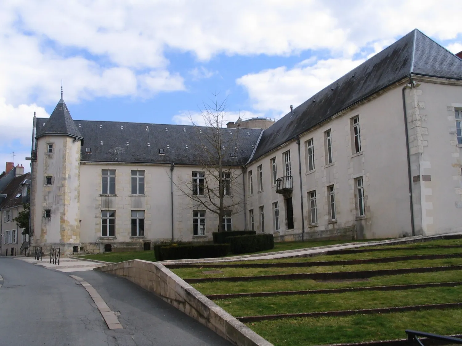 Vue de Issoudun (Indre) — état des risques et pollutions (ERP)