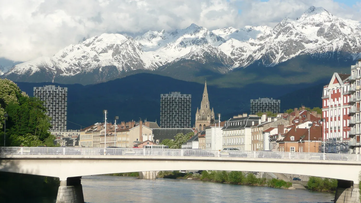 Vue de Grenoble (Isère) — état des risques et pollutions (ERP)