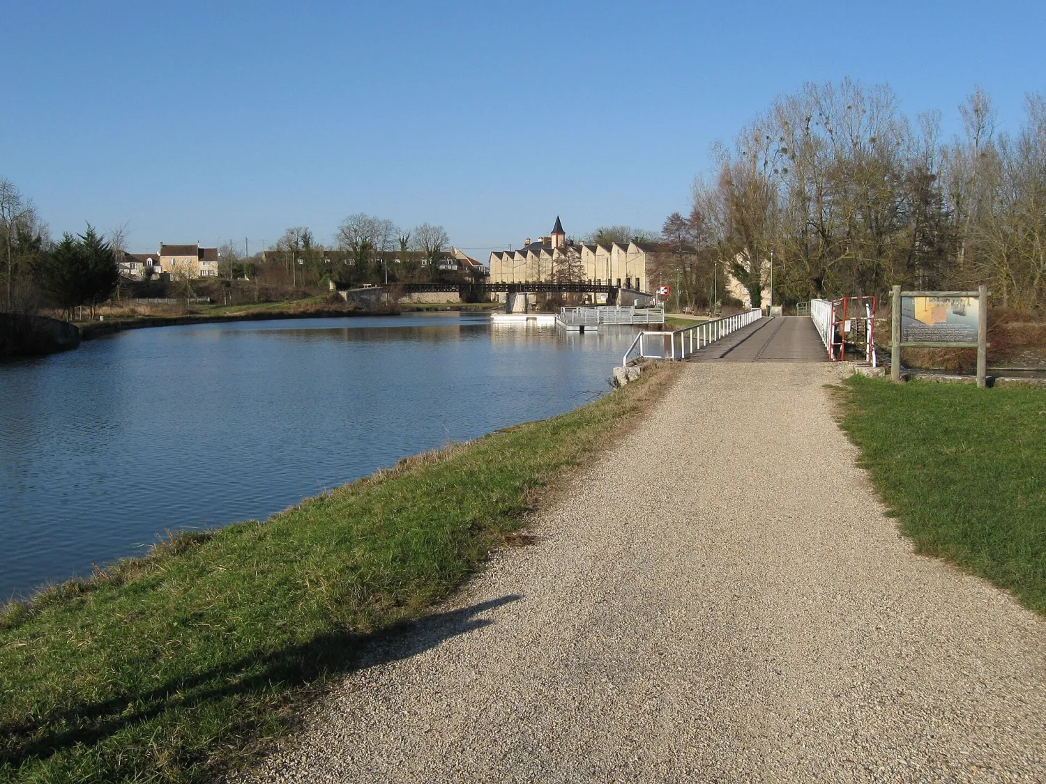 Vue de Châlette-sur-Loing (Loiret) — état des risques et pollutions (ERP)