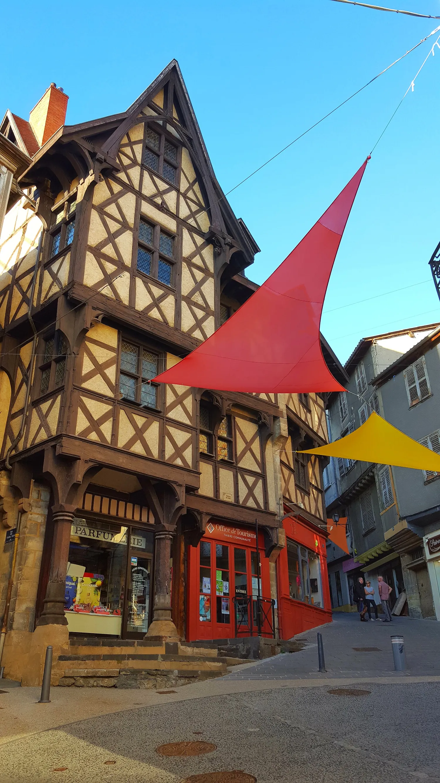 Vue de Thiers (Puy-de-Dôme) — état des risques et pollutions (ERP)