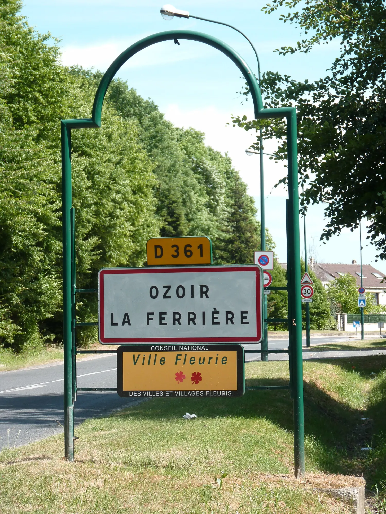 Vue de Ozoir-la-Ferrière (Seine-et-Marne) — état des risques et pollutions (ERP)