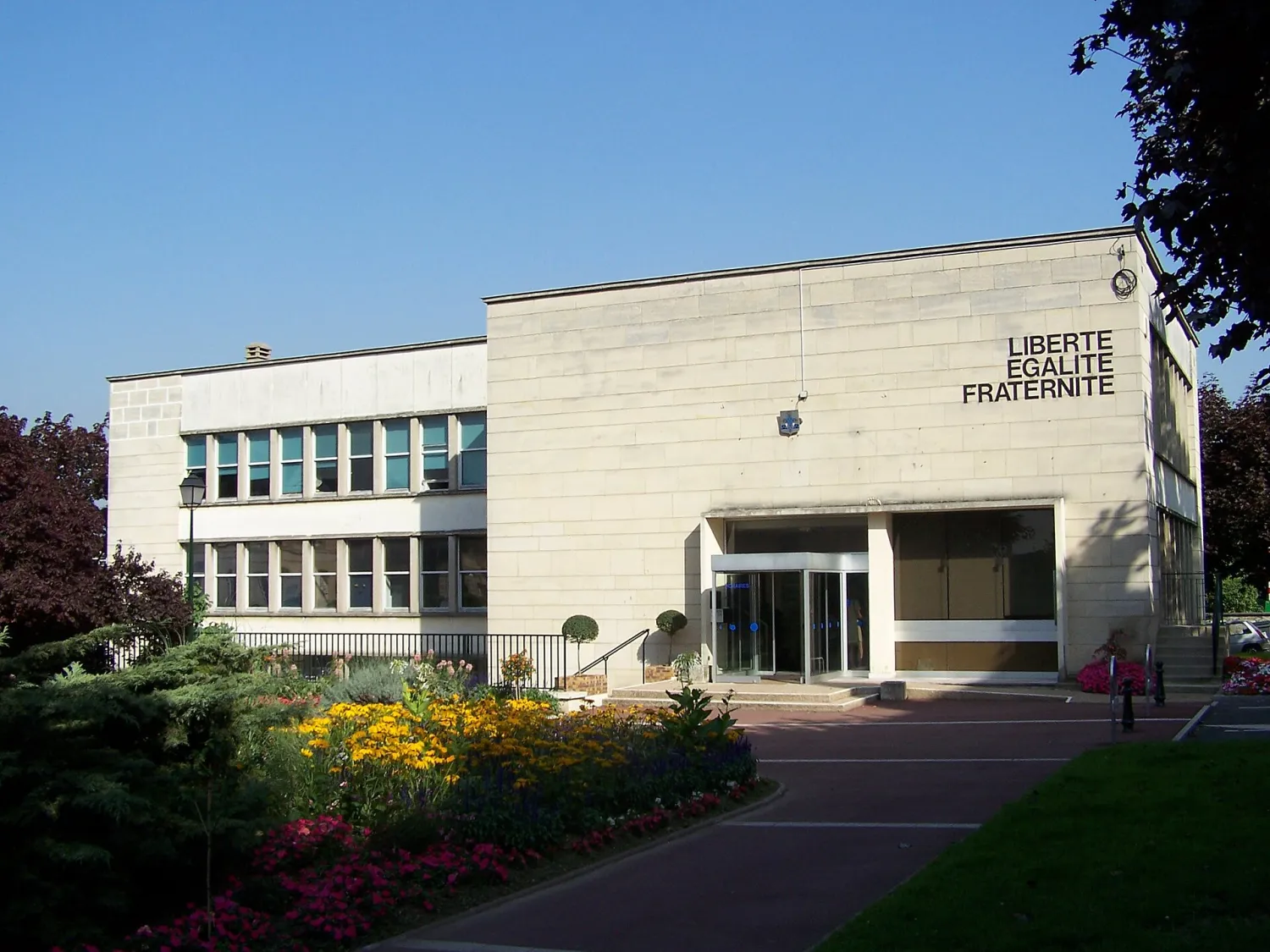 Vue de Saint-Cyr-l'École (Yvelines) — état des risques et pollutions (ERP)
