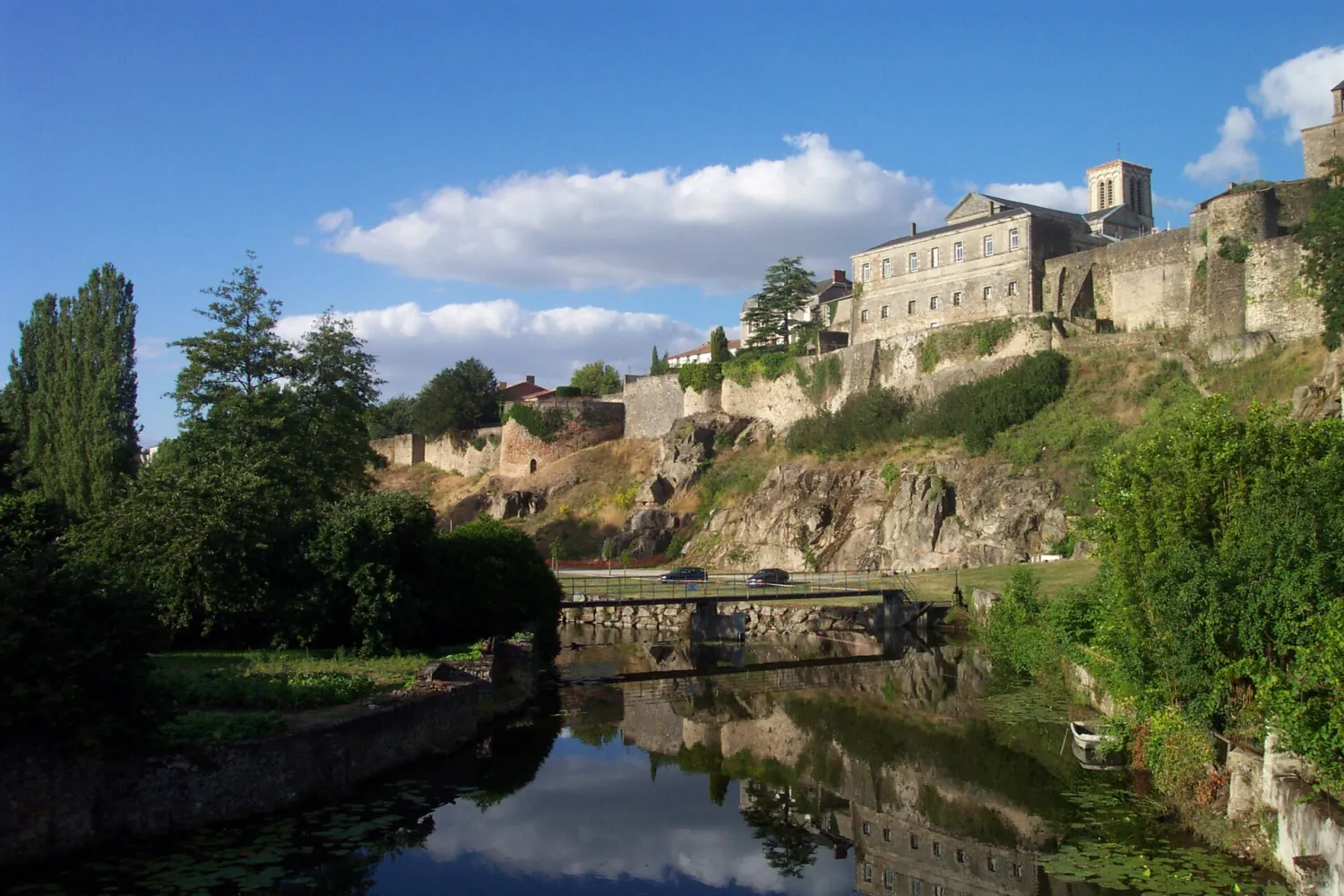 Vue de Parthenay (Deux-Sèvres) — état des risques et pollutions (ERP)