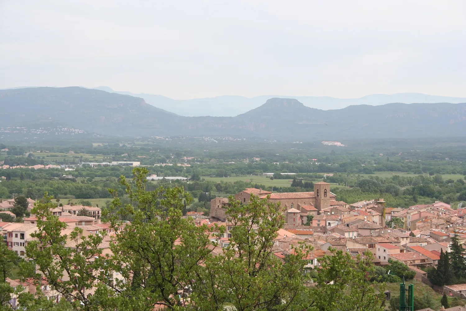 Vue de Roquebrune-sur-Argens (Var) — état des risques et pollutions (ERP)
