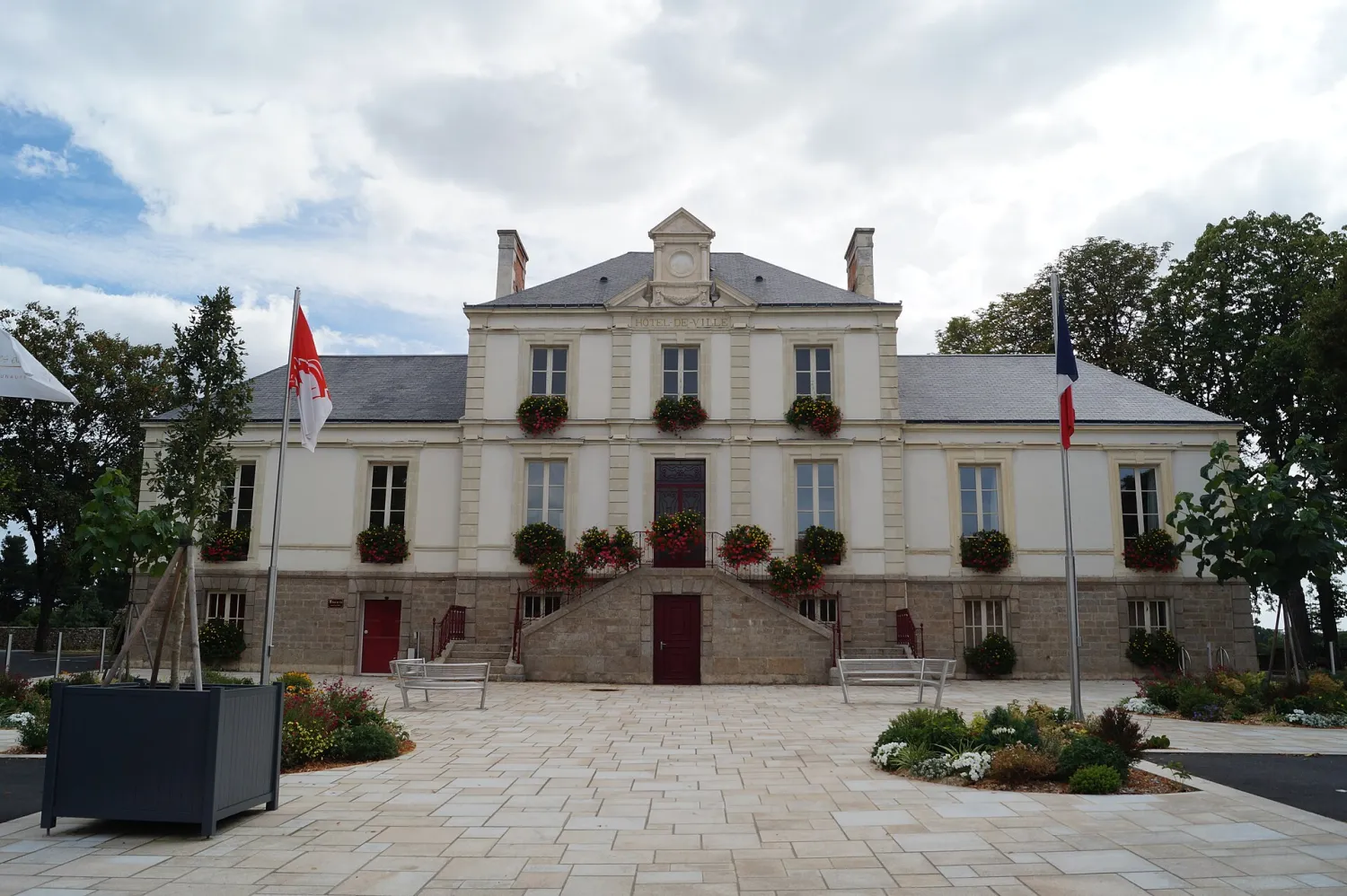 Vue de Montaigu-Vendée (Vendée) — état des risques et pollutions (ERP)