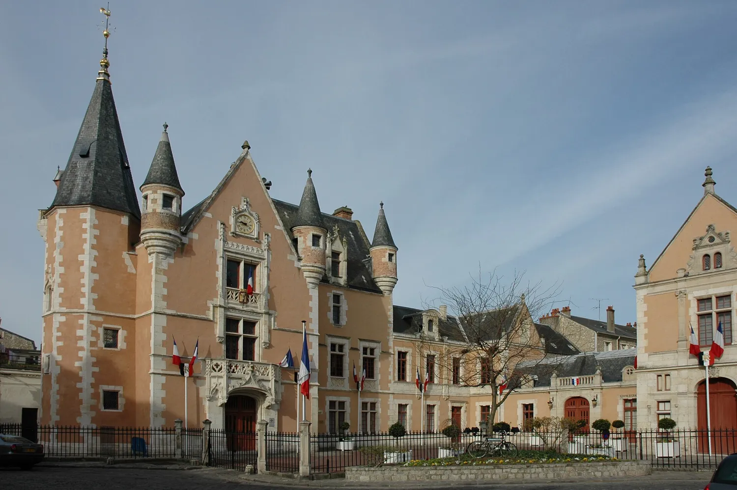 Vue de Étampes (Essonne) — état des risques et pollutions (ERP)
