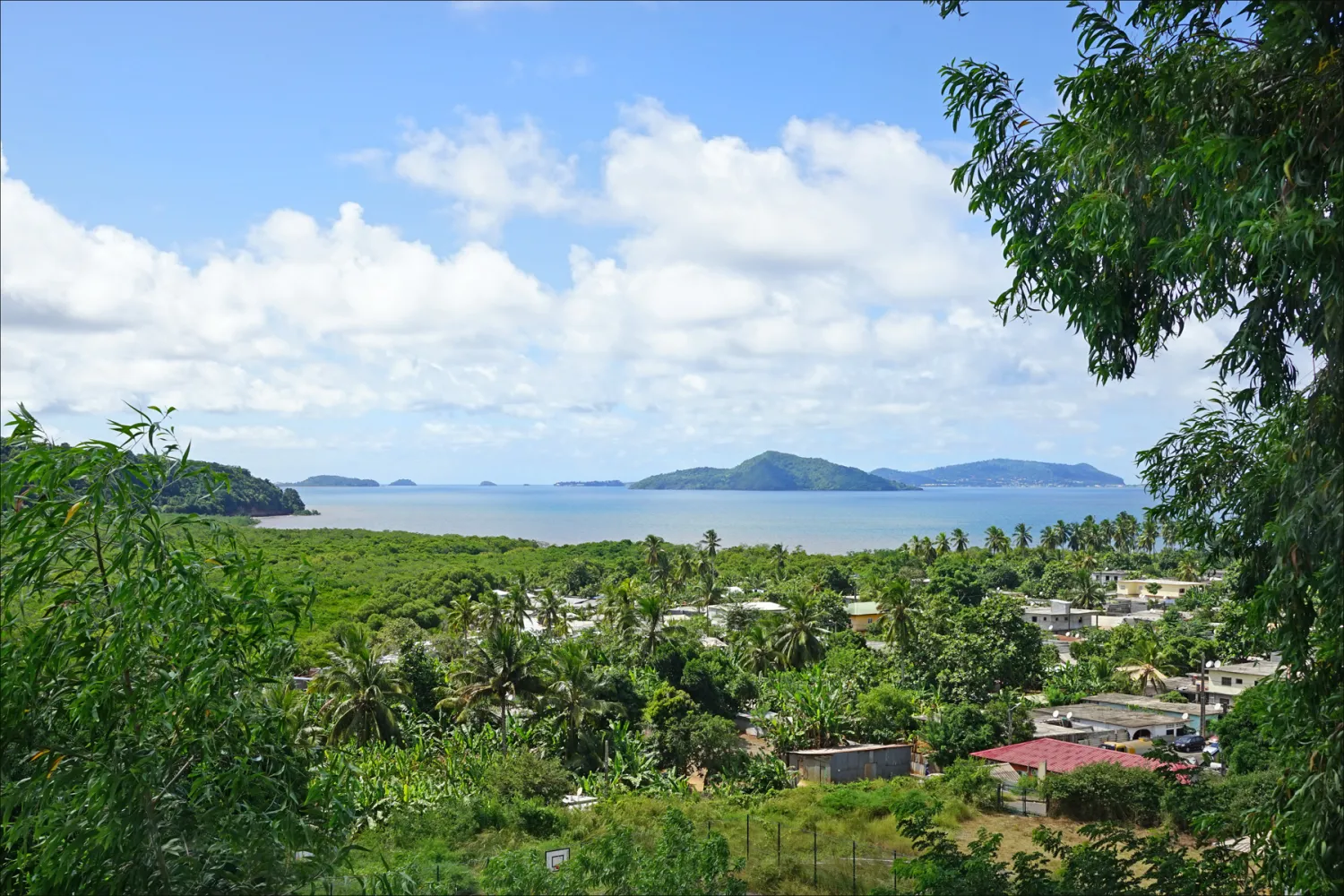 Vue de Dembeni (Mayotte) — état des risques et pollutions (ERP)